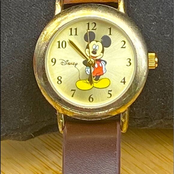Ladies Mickey Mouse gently used watch that functions well and has fresh battery - Picture 1 of 7
